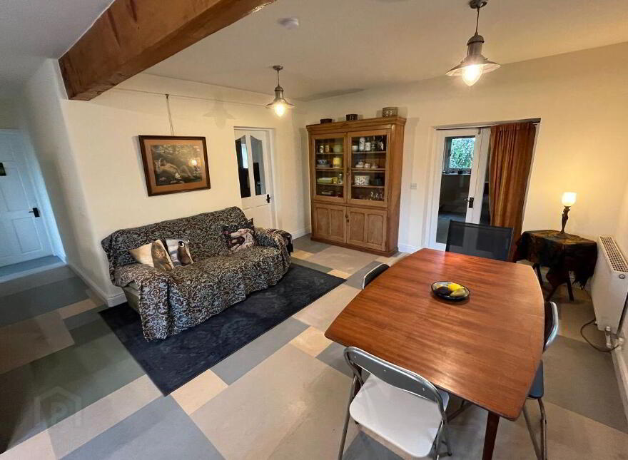 Dooros, Woodford, H62WN84
