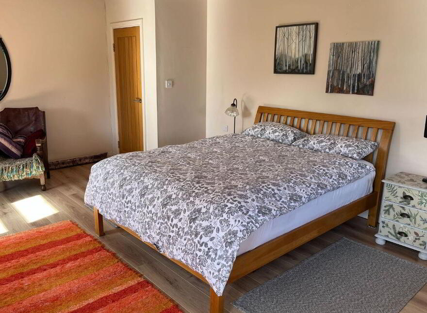 Dooros, Woodford, H62WN84