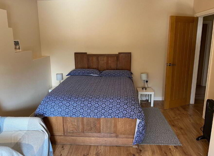 Dooros, Woodford, H62WN84