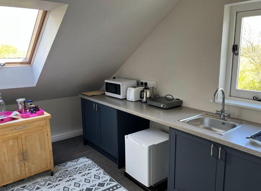 Dooros, Woodford, H62WN84