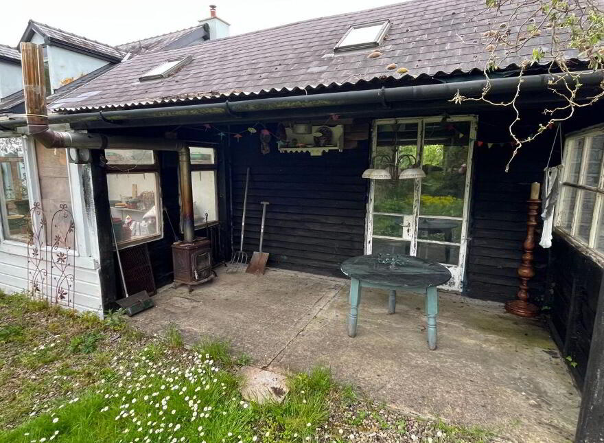 Dooros, Woodford, H62WN84