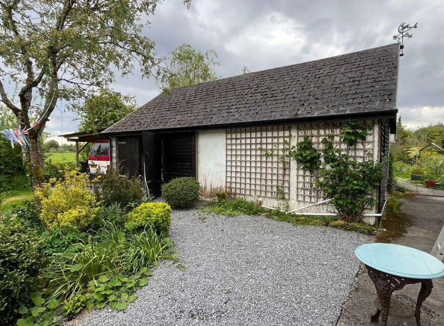 Dooros, Woodford, H62WN84