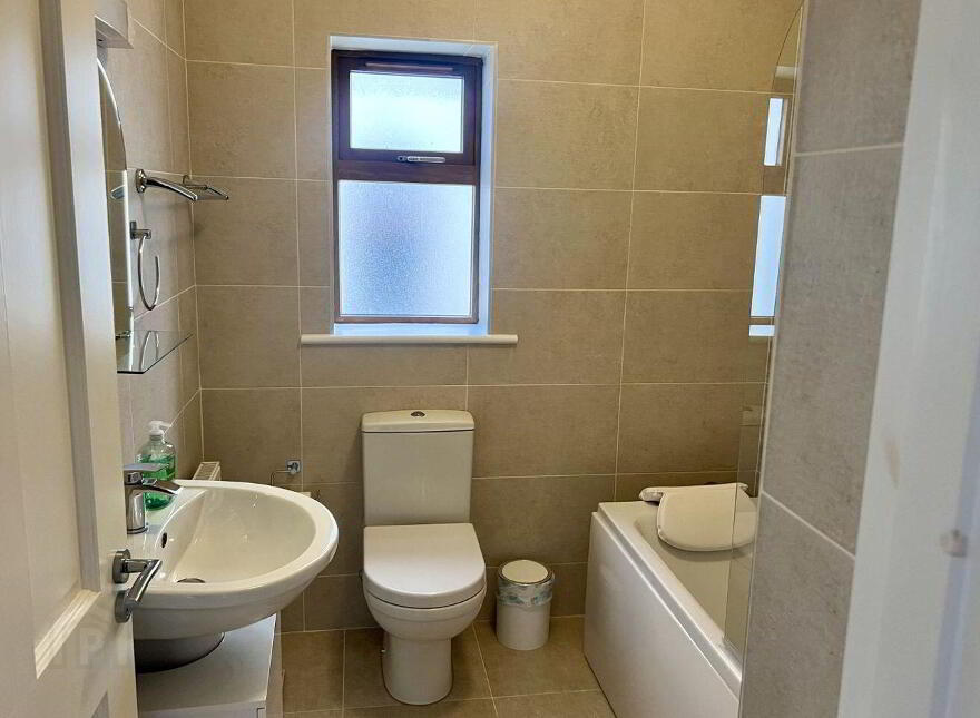 10 The Avenue, Ros Mór, Crossagalla, V943A21