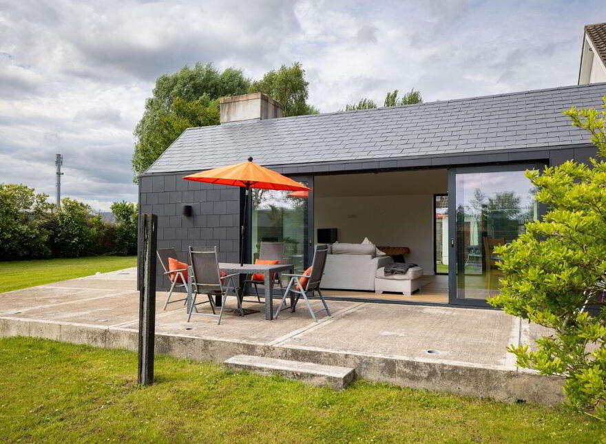 Karibu, Blackrock Road, Blackrock, A91N6P1