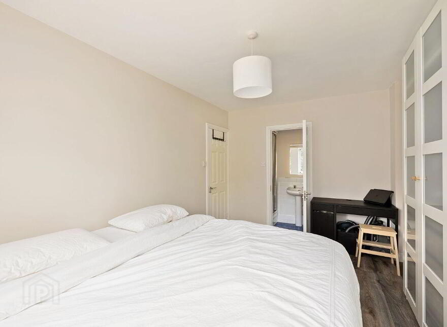 17 Glenhilton, Herbert Road, Bray, A98H019