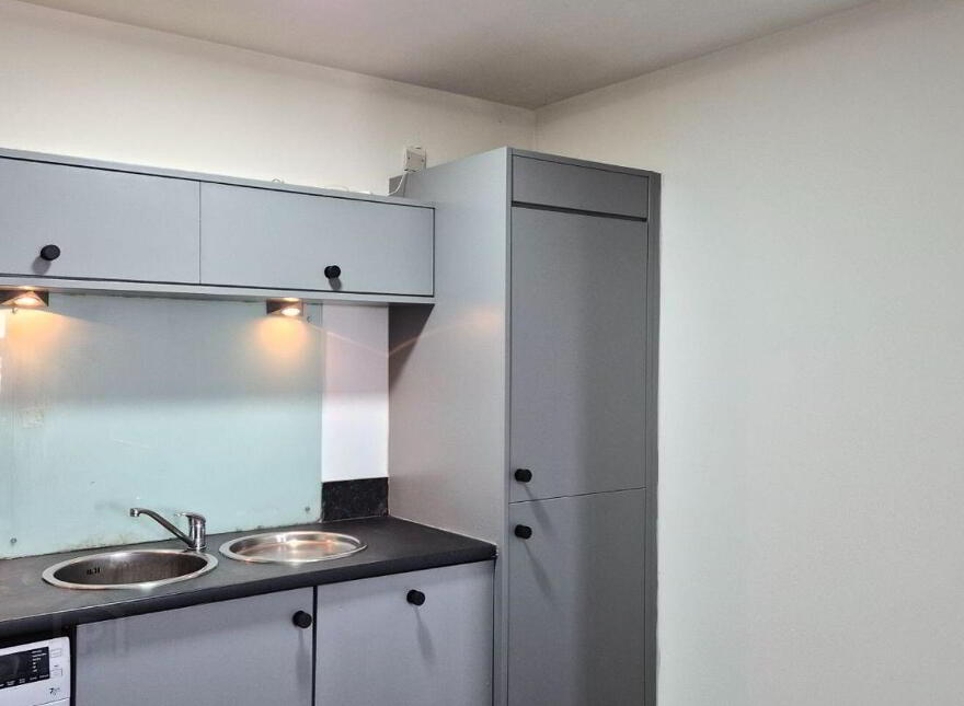 Apartment 25 Gloucester Square, Railway Street, Dublin 1, D01FW31