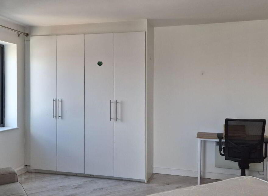 Apartment 25 Gloucester Square, Railway Street, Dublin 1, D01FW31