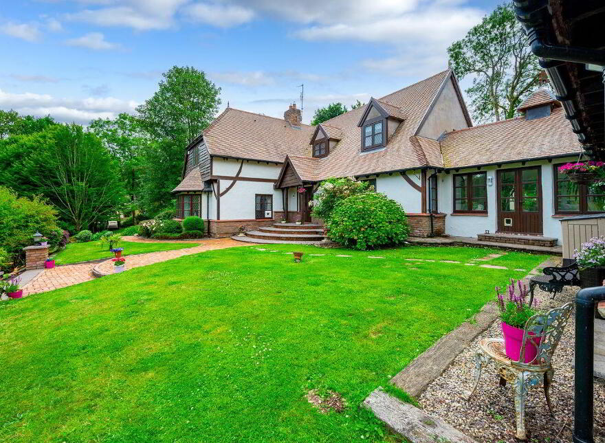 Bramble Lodge, 7 Brookwood, Frenchfurze, Crosshaven, P43Y073