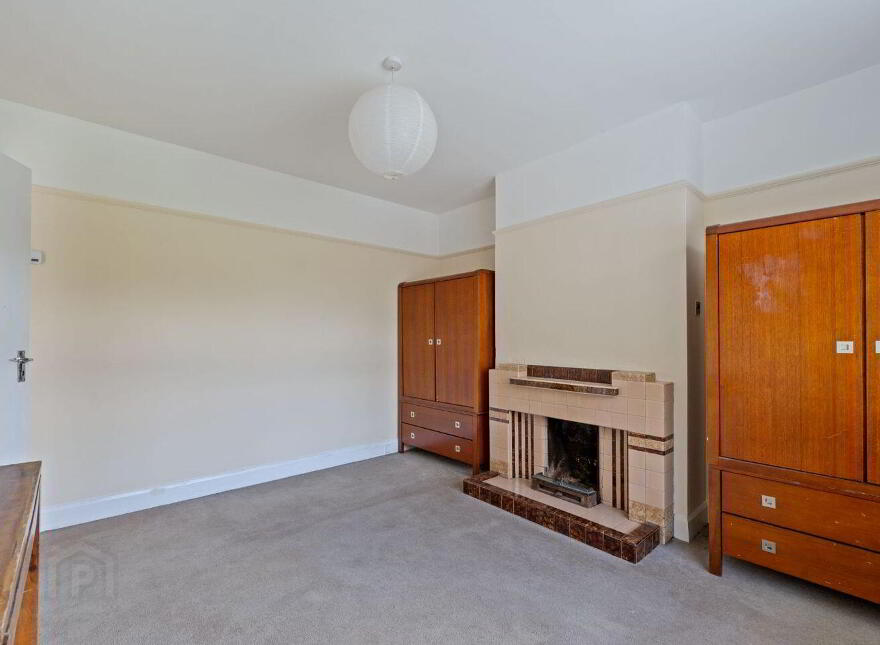 Santa Cruz, 1 Roserie Gardens, Western Road, Cork City Centre, T12TV2F