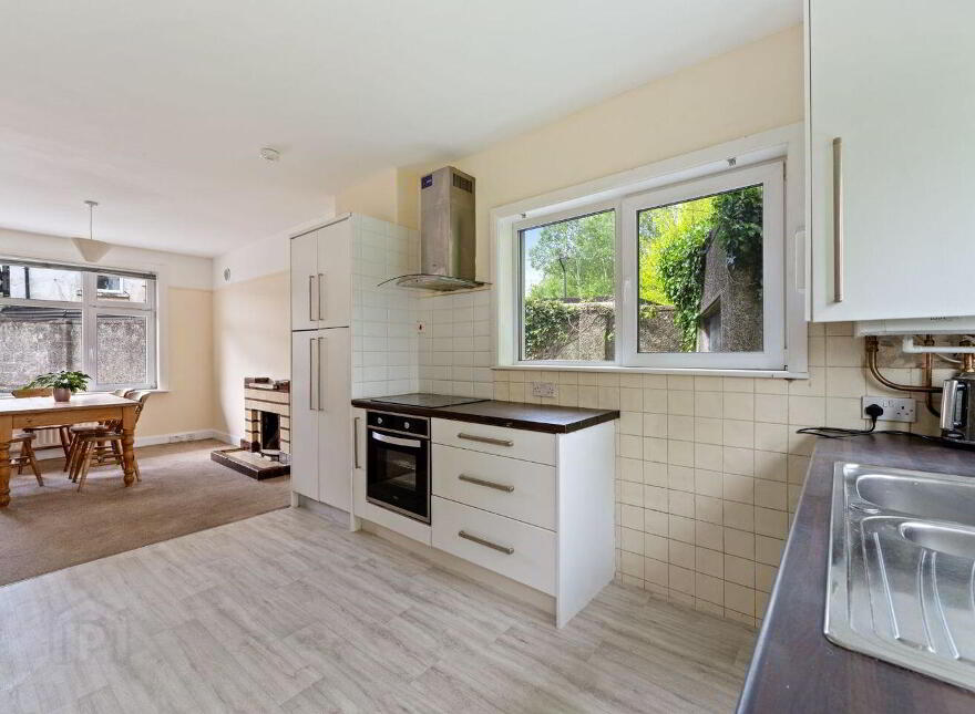 Santa Cruz, 1 Roserie Gardens, Western Road, Cork City Centre, T12TV2F