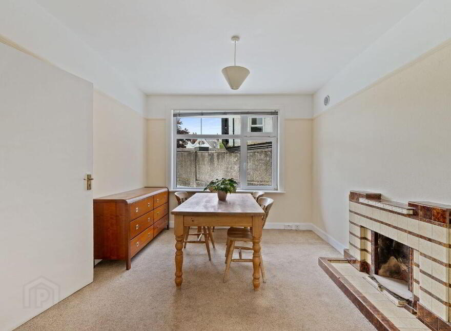 Santa Cruz, 1 Roserie Gardens, Western Road, Cork City Centre, T12TV2F