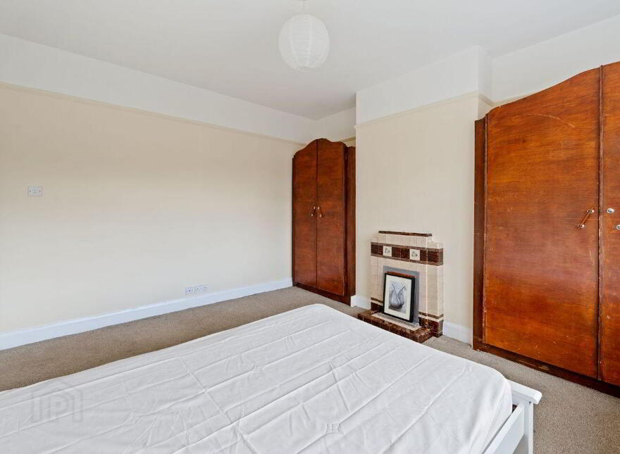 Santa Cruz, 1 Roserie Gardens, Western Road, Cork City Centre, T12TV2F