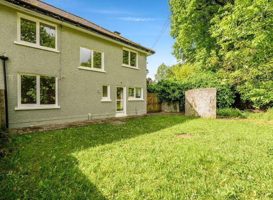 Santa Cruz, 1 Roserie Gardens, Western Road, Cork City Centre, T12TV2F