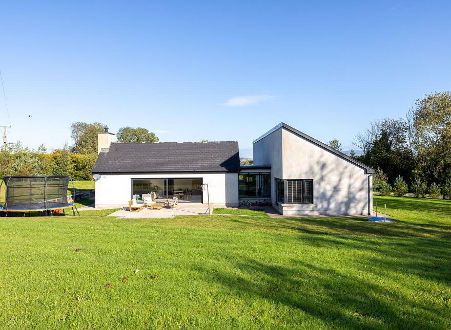 Newtown Commons, New Ross, Y34KA97
