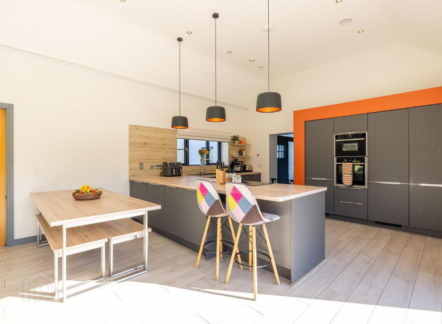 Newtown Commons, New Ross, Y34KA97