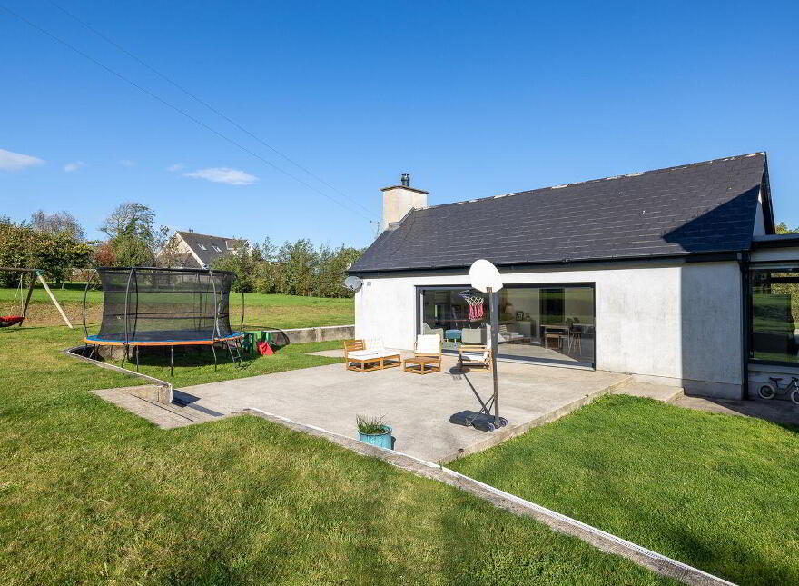 Newtown Commons, New Ross, Y34KA97