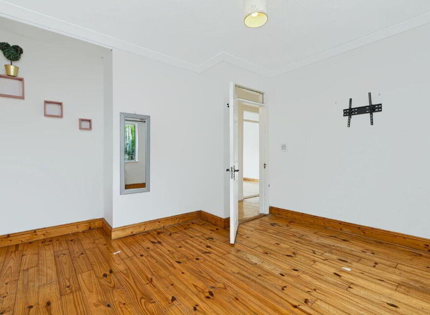 Hillview House, Curraghmore, Saltmills, Ballycullane, Y34K683