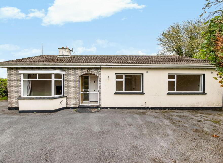 Hillview House, Curraghmore, Saltmills, Ballycullane, Y34K683