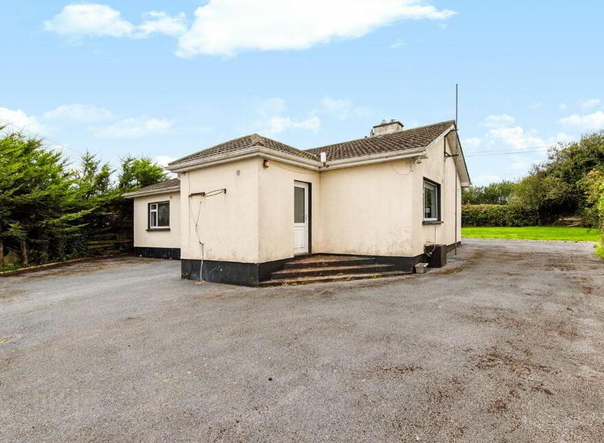 Hillview House, Curraghmore, Saltmills, Ballycullane, Y34K683