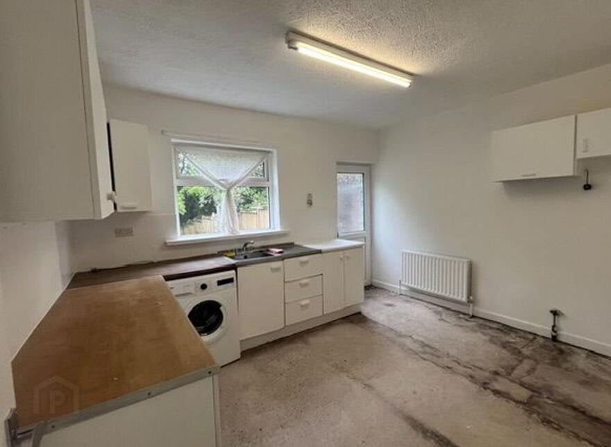 9 Westlawn, Wilton, T12KVY1