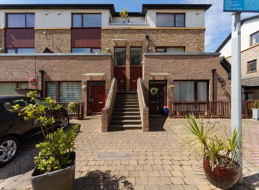 35 Olcovar, Shankill, Shankill, D18W597 photo