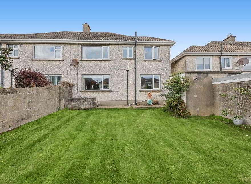 96 Biscayne, Malahide, K36KP98