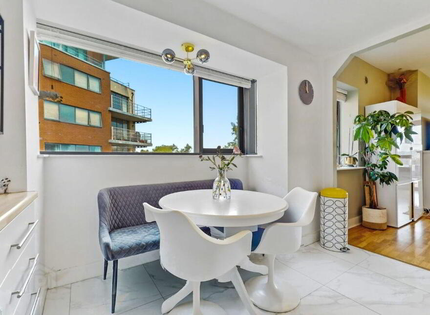 Apartment 121 East Courtyard, Tullyvale, Dublin 18, D18V3V9