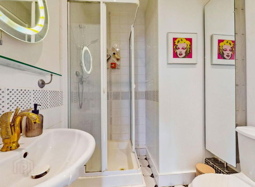 Apartment 121 East Courtyard, Tullyvale, Dublin 18, D18V3V9