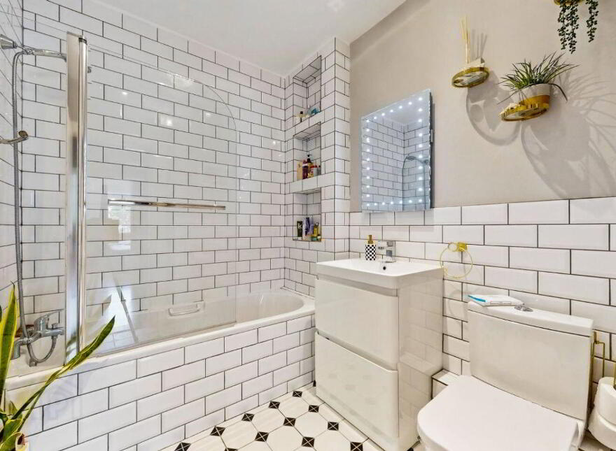 Apartment 121 East Courtyard, Tullyvale, Dublin 18, D18V3V9
