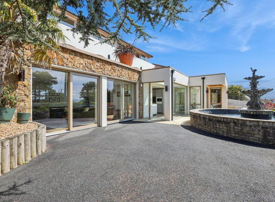 Carrigkeal, Carrickbrack Road, Howth, Howth, D13V295