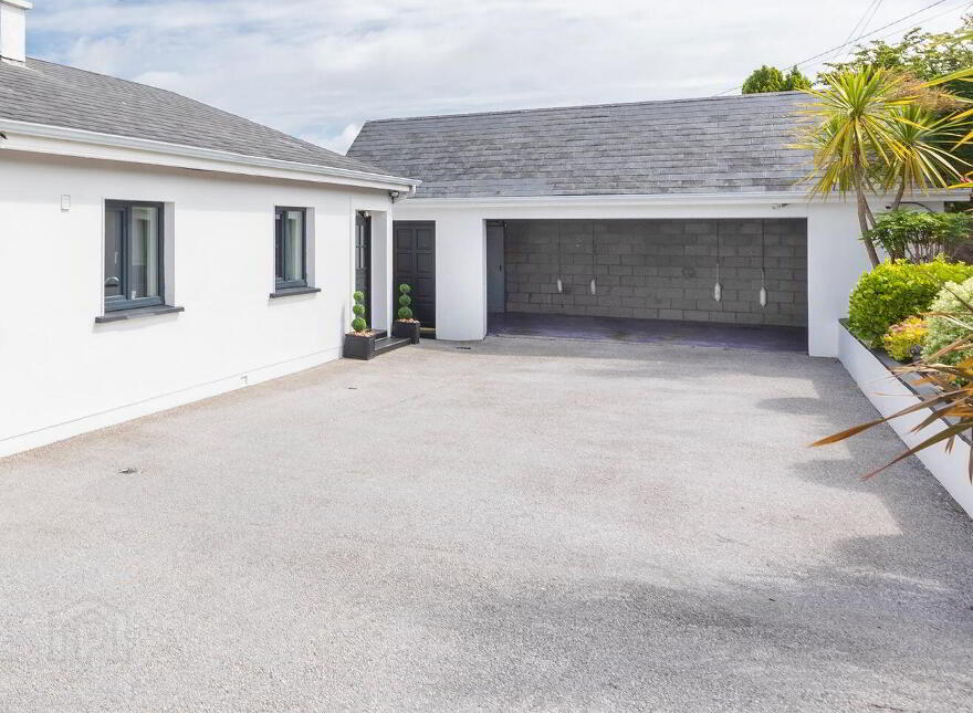 Church Road, Aghada, P25P295