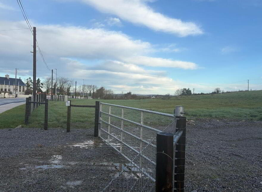Loughill Village, Loughill