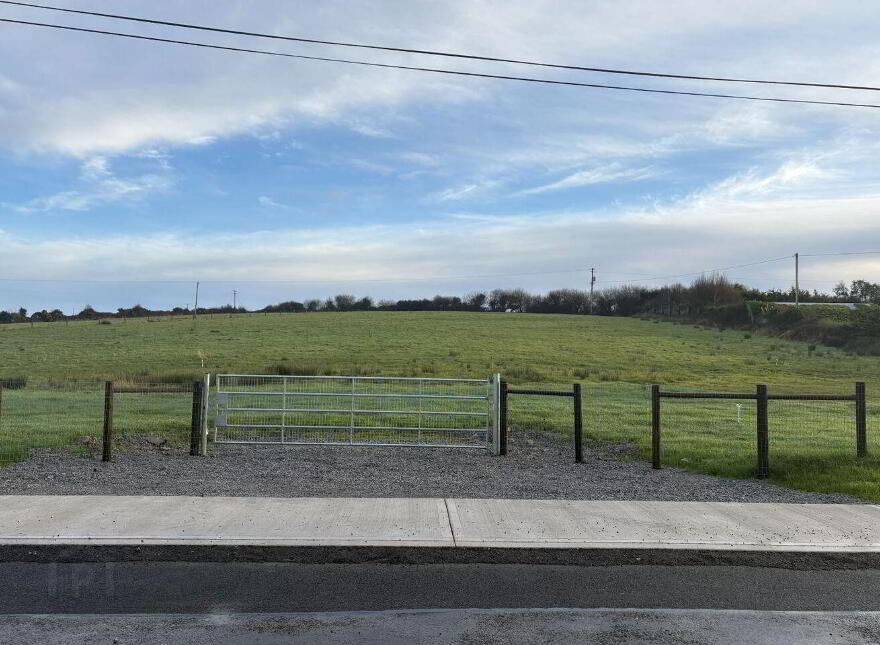 Loughill Village, Loughill