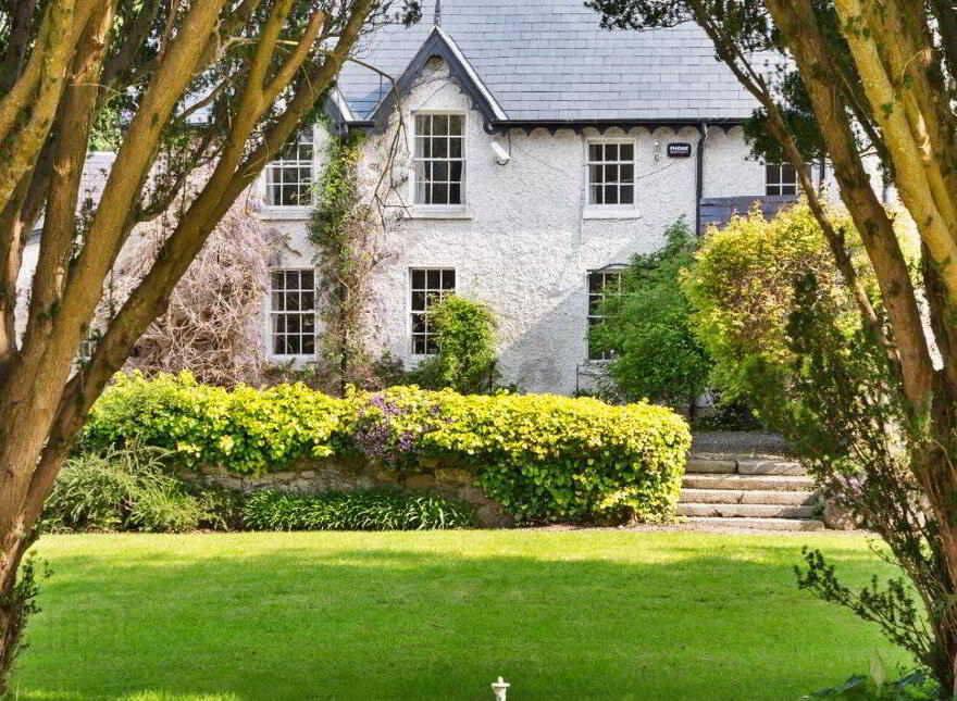 Glenbrook House, And Mews, Enniskerry, A98N265
