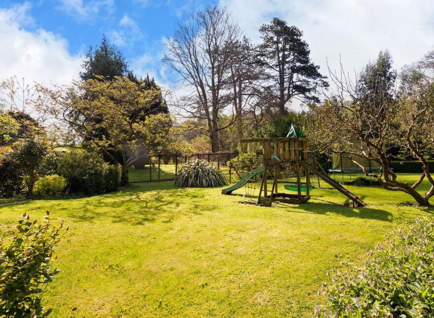 Glenbrook House, And Mews, Enniskerry, A98N265