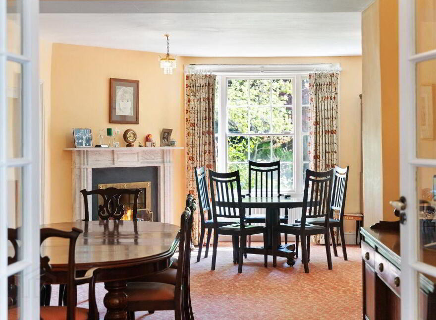Glenbrook House, And Mews, Enniskerry, A98N265