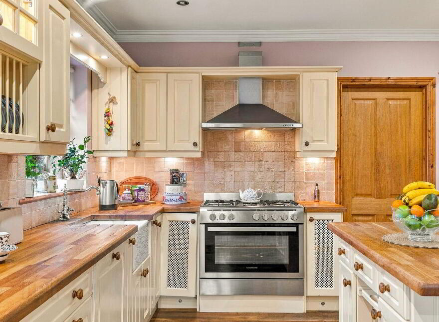 Capella House, Clownings, Corbally, W12DX80
