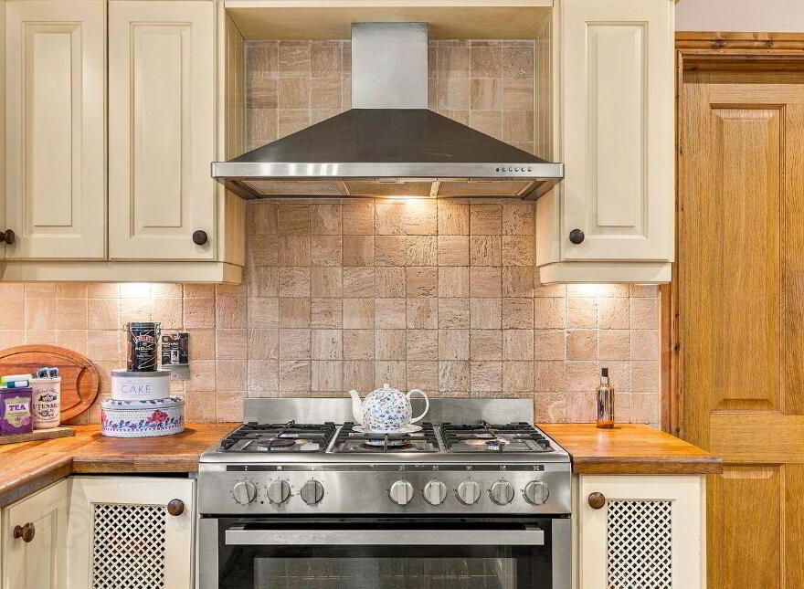 Capella House, Clownings, Corbally, W12DX80