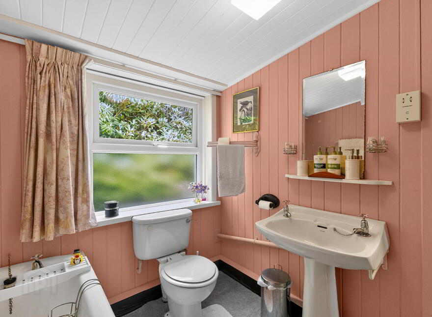 Knockcree House, 8 Mahee Island, Comber, Newtownards, BT23 6EP