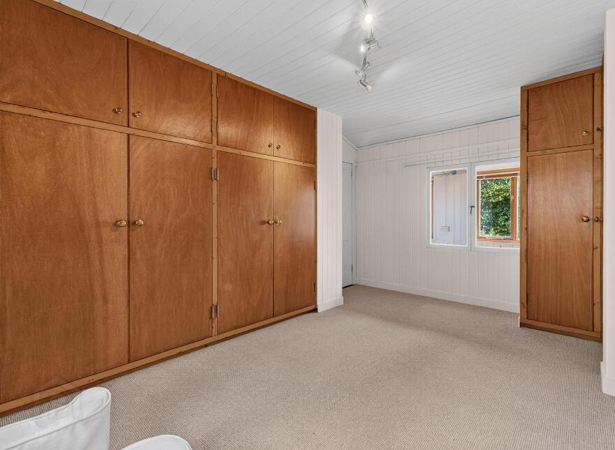 Knockcree House, 8 Mahee Island, Comber, Newtownards, BT23 6EP