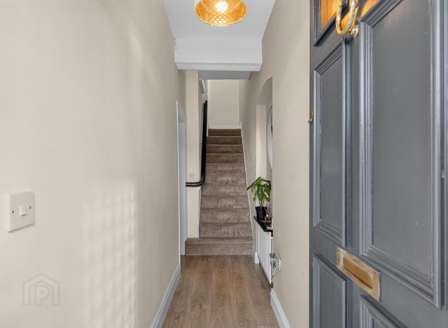 204 Cregagh Road, Belfast, BT6 9EU