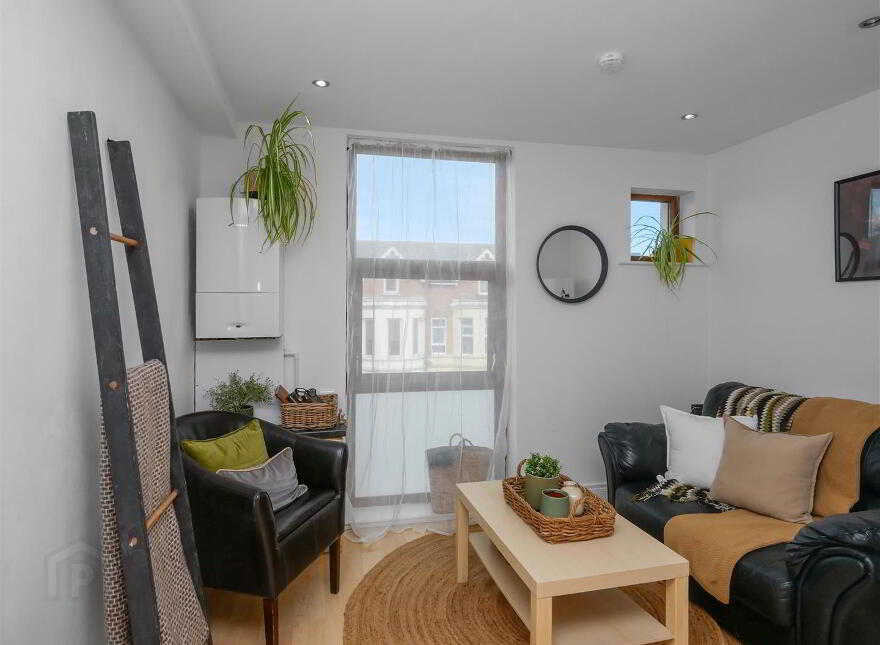 Apt 6 Nova Studios, 167 University Street, Belfast, BT7 1HR