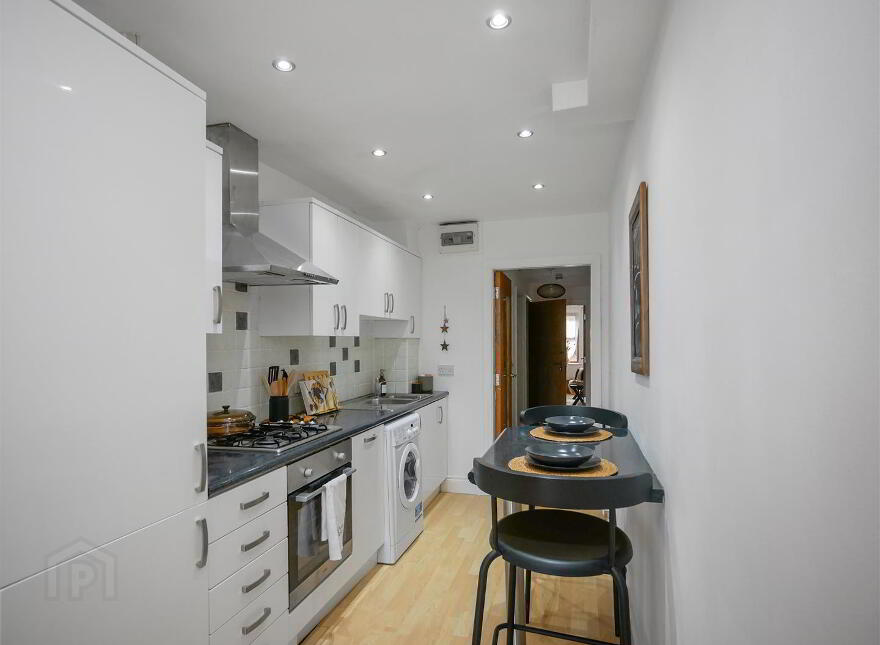 Apt 6 Nova Studios, 167 University Street, Belfast, BT7 1HR