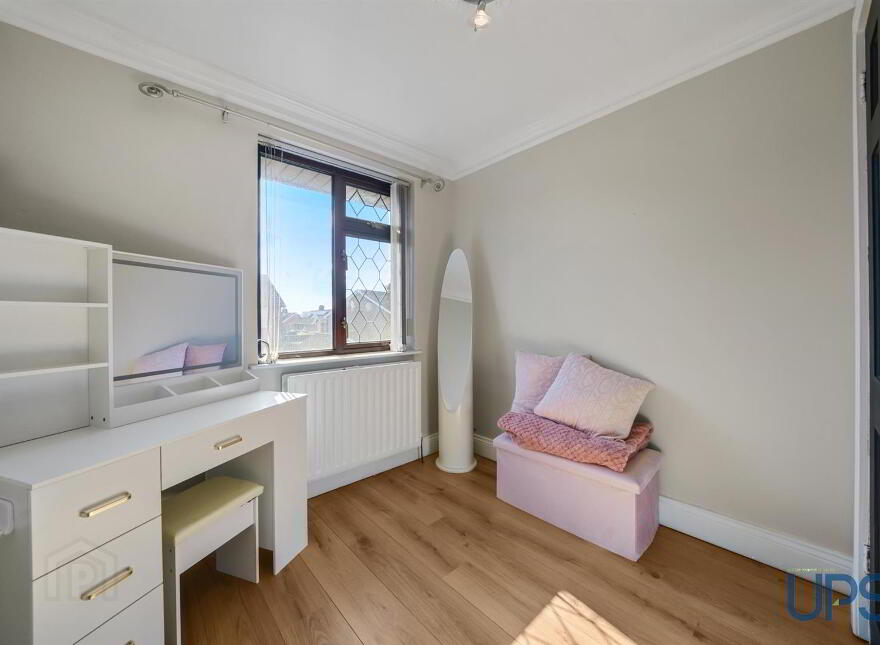 Extended Home & Apartment / Annex, 4 Stewartstown Gardens, Stewartstow...Belfast, BT11 9GG