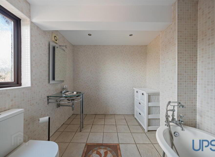 Extended Home & Apartment / Annex, 4 Stewartstown Gardens, Stewartstow...Belfast, BT11 9GG