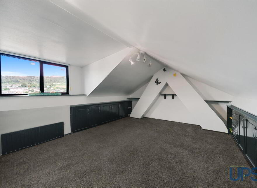 Extended Home & Apartment / Annex, 4 Stewartstown Gardens, Stewartstow...Belfast, BT11 9GG