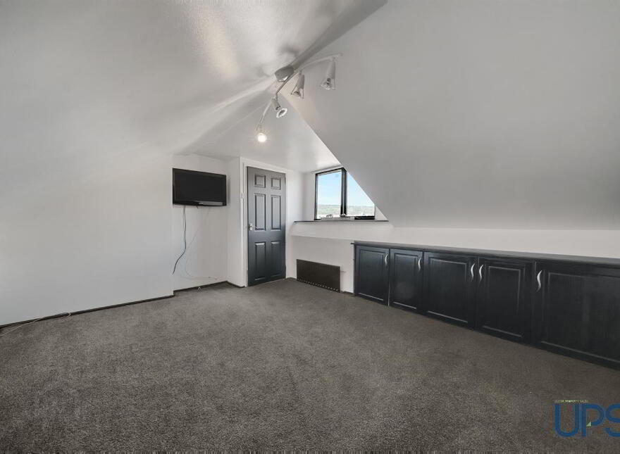 Extended Home & Apartment / Annex, 4 Stewartstown Gardens, Stewartstow...Belfast, BT11 9GG
