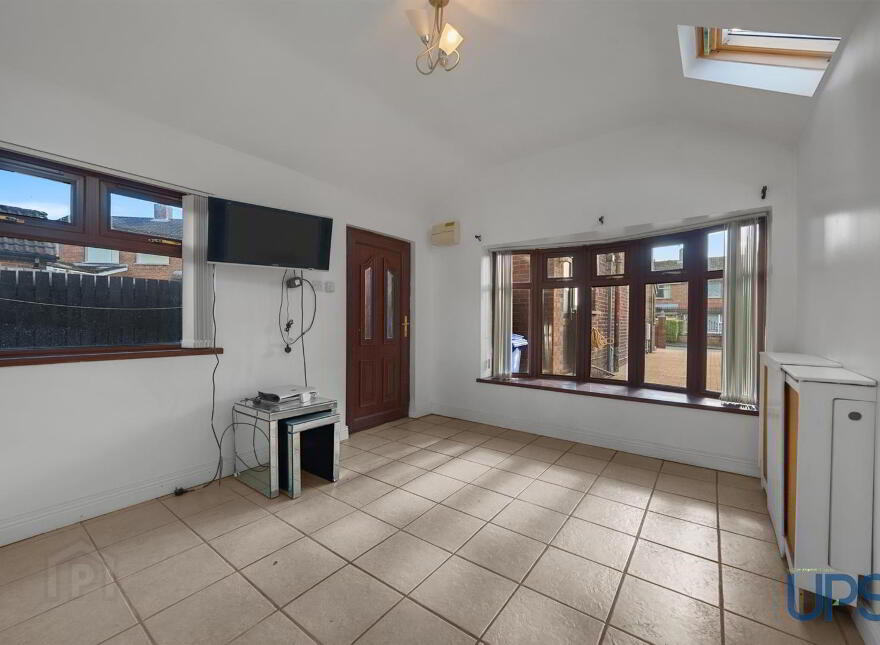 Extended Home & Apartment / Annex, 4 Stewartstown Gardens, Stewartstow...Belfast, BT11 9GG