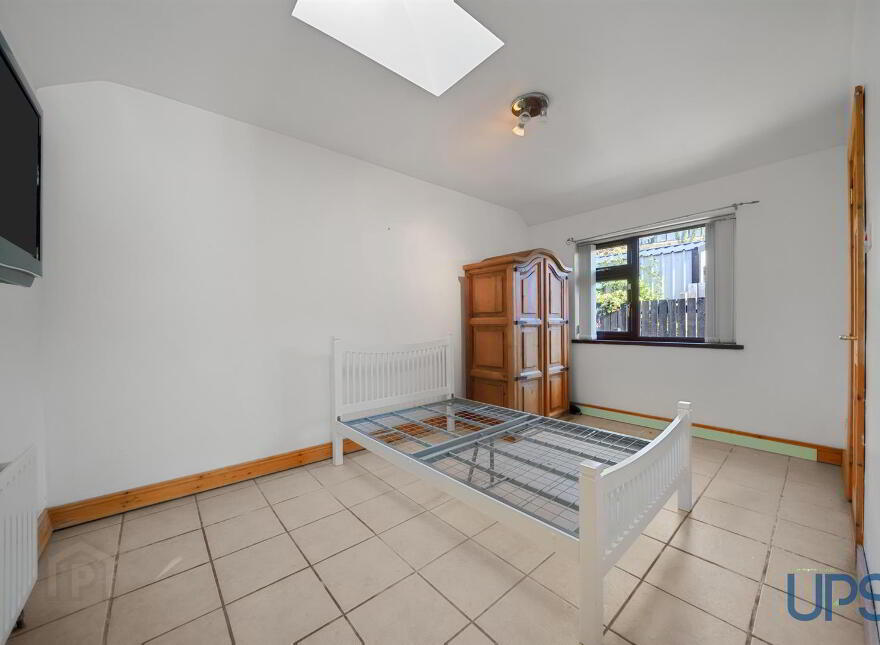 Extended Home & Apartment / Annex, 4 Stewartstown Gardens, Stewartstow...Belfast, BT11 9GG