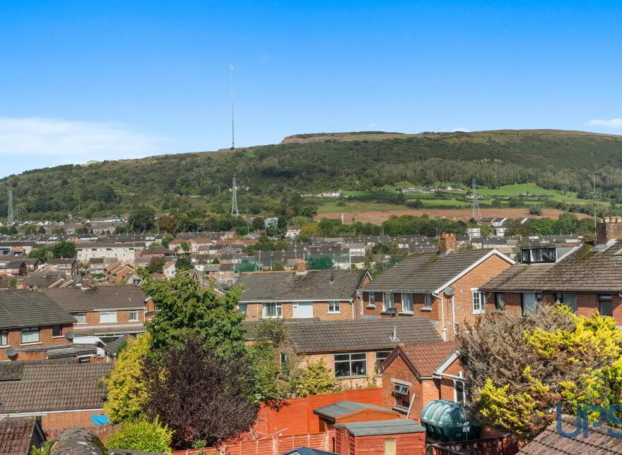 Extended Home & Apartment / Annex, 4 Stewartstown Gardens, Stewartstow...Belfast, BT11 9GG